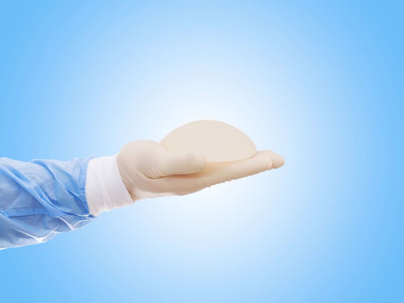 Cuidados pós-operatórios para pacientes com prótese R24R 